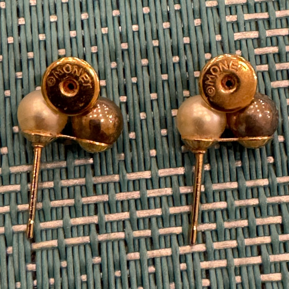 Vintage Monet Earrings - white pearl on posts with gold bead drop - Picture 6 of 6